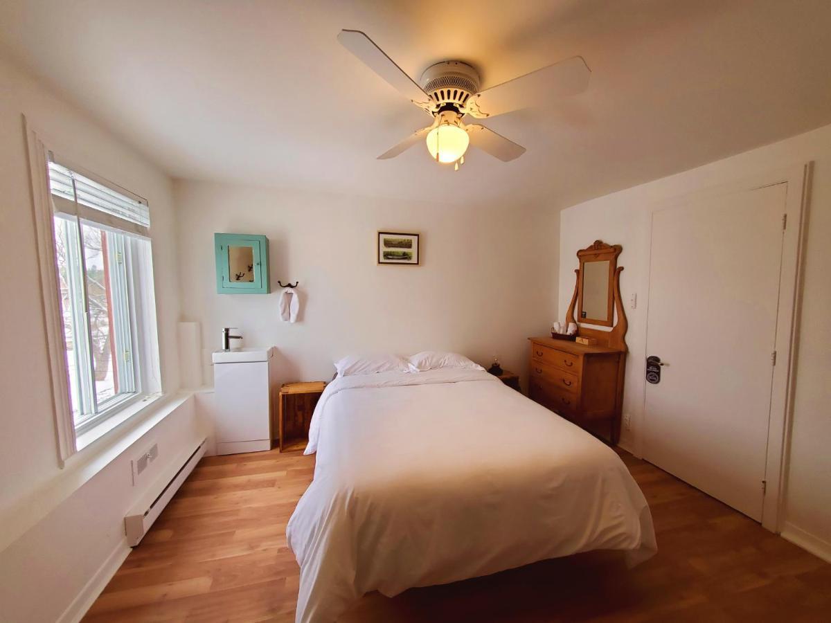 De La Rive De Charlevoix - Familiale Pour Voyageurs De Tous âges Mini-hôtel 2*