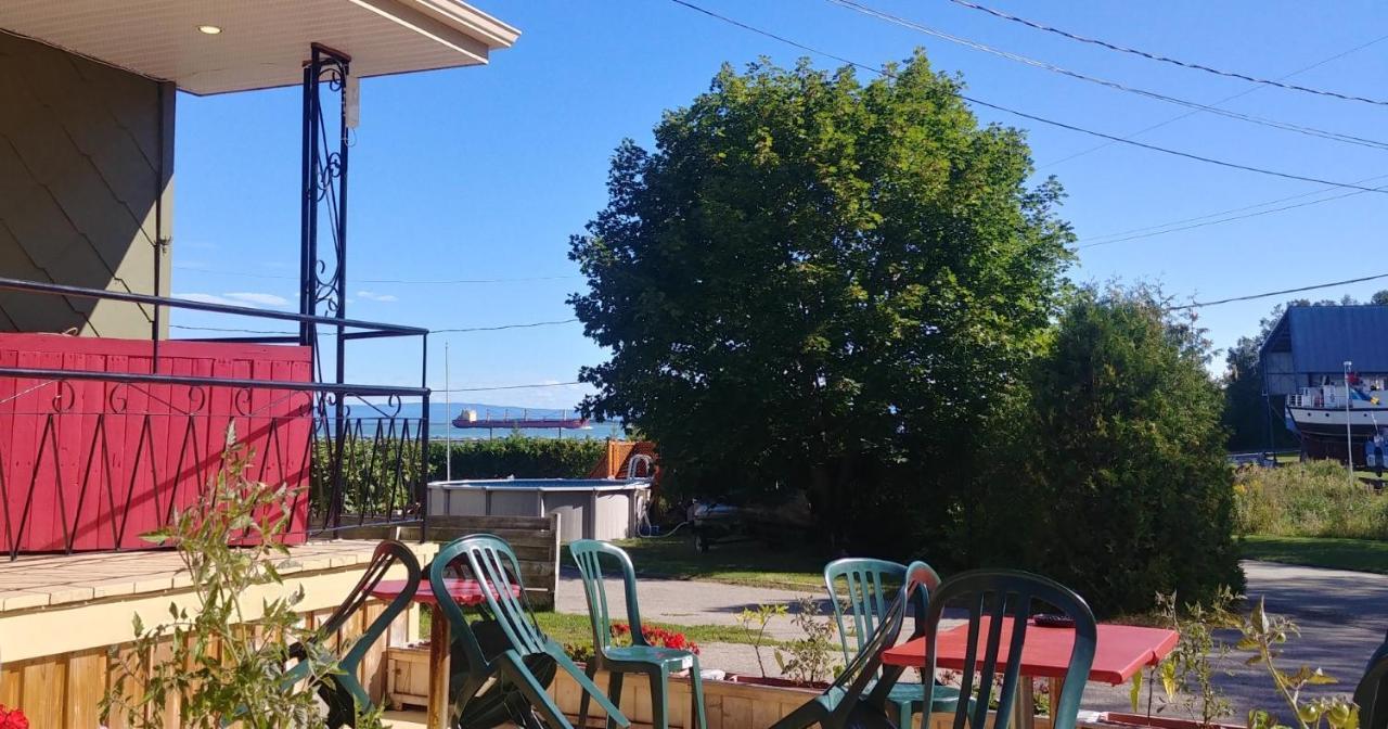 De La Rive De Charlevoix - Familiale Pour Voyageurs De Tous âges Mini-hôtel 2*