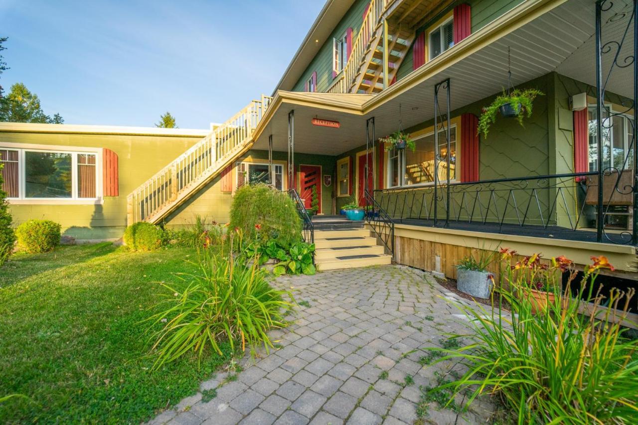 De La Rive De Charlevoix - Familiale Pour Voyageurs De Tous âges Mini-hôtel