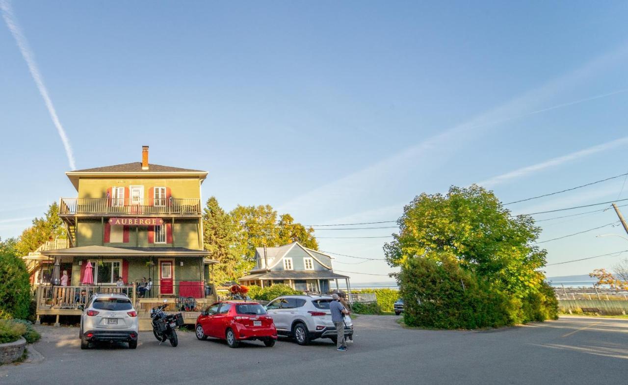 De La Rive De Charlevoix - Familiale Pour Voyageurs De Tous âges Mini-hôtel